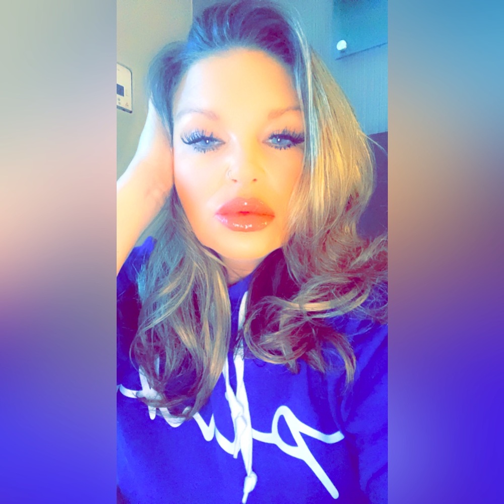 Meet your Posher, April